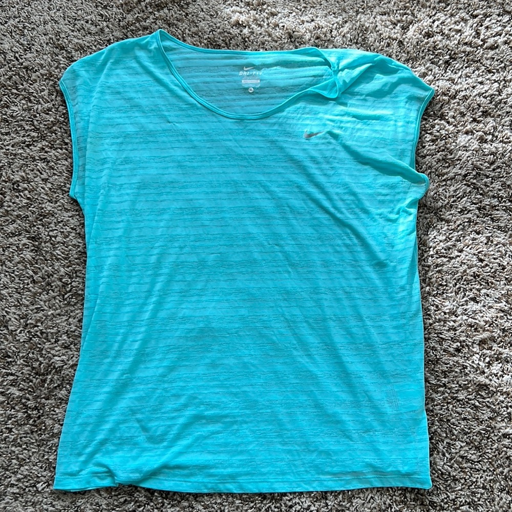 Nike women’s top size XL